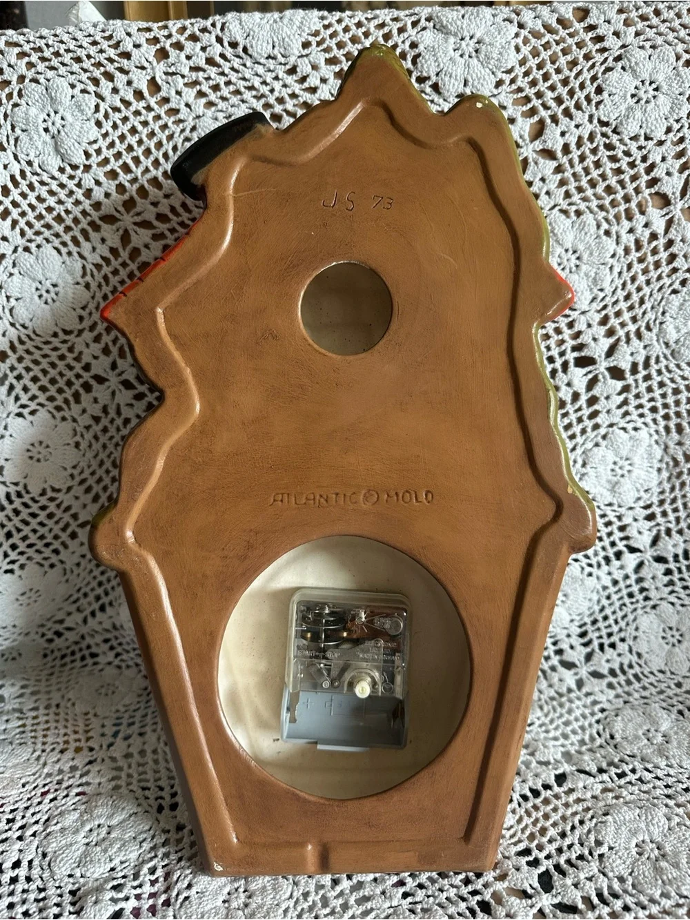 Vintage working 1973 Whimsical Cottage/Alpine Atlantic Mold Wall Clock